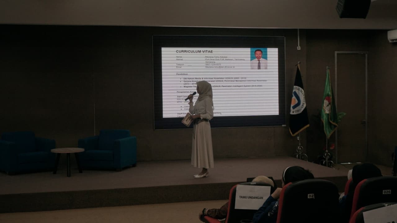 Pembacaan CV Pemateri Pertama oleh Moderator